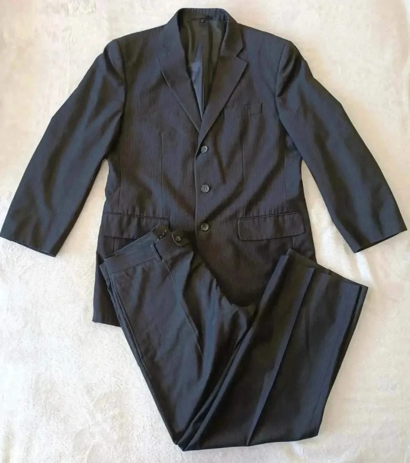 Costume noir rayures blanches veste 52 pantalon 44